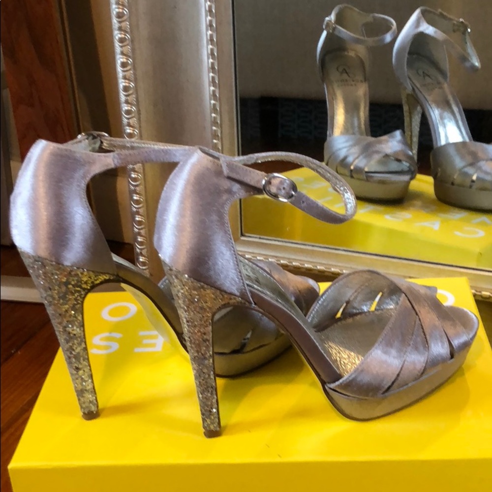 Adriana Papell Silver Pumps